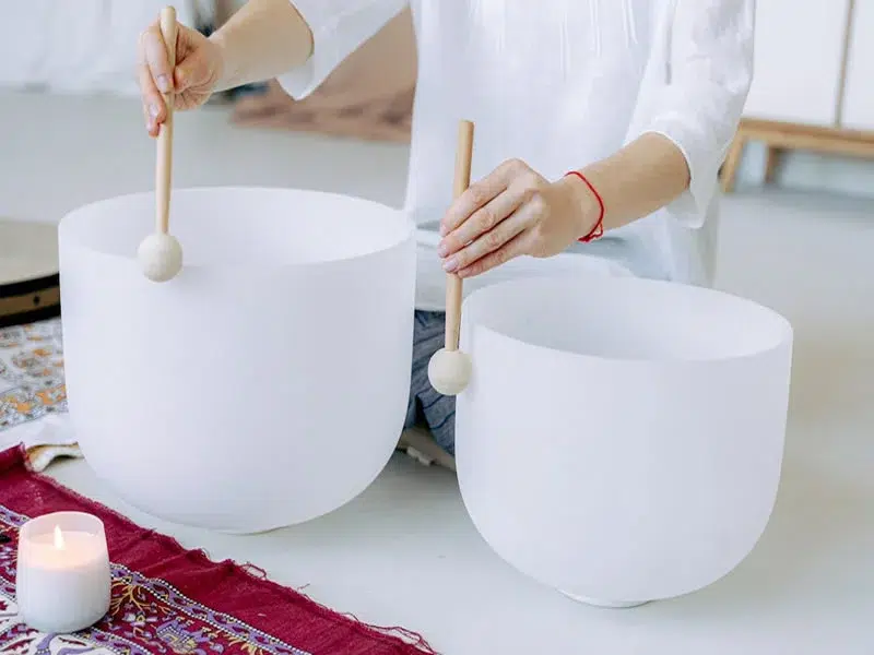 What are the benefits of a singing bowl