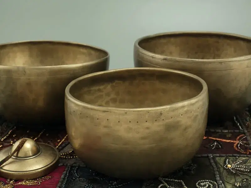 using a singing bowl for manifestation